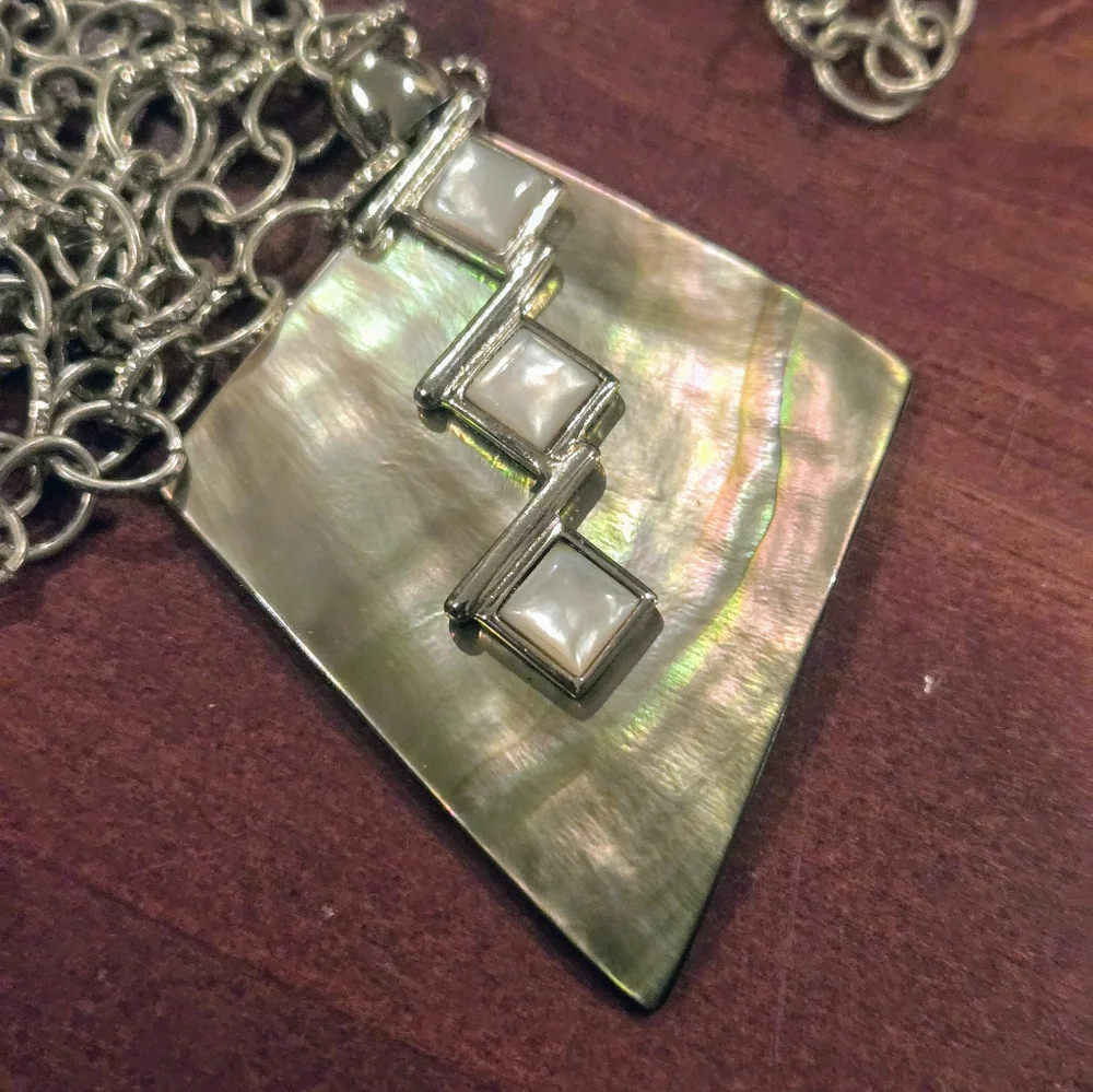 Vintage MOP Pendant Necklace - Picture 4 of 5